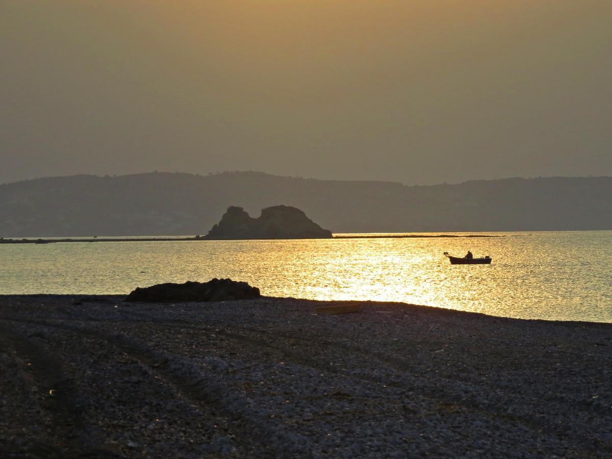 Loukas Beach Rooms Kiotari Luaran gambar